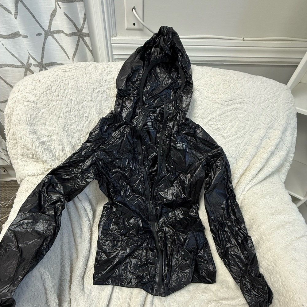 Mountain Hard Ware black lightweight Rain shell - size M